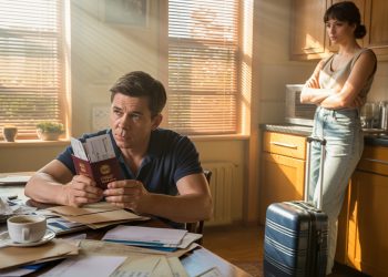 Man Refuses To “Babysit” His Girlfriend After She Misses A Flight Over An Expired Passport, Internet Takes Sides