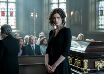 Woman Exposes The Ugly Truth At Her Cousin’s Funeral And Shatters The Family’s Perfect Illusion