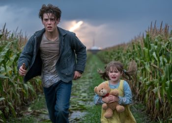 Teen Leaves Little Sister In Cornfield During Tornado Watch, Family Calls Him Heartless