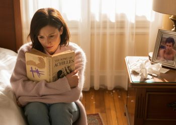 Friend Annotates And Damages Woman’s Irreplaceable Gift From Her Late Boyfriend, Now Reddit’s Furious Friend Annotates And Damages Woman’s Irreplaceable Gift From Her Late Boyfriend, Now Reddit’s Furious