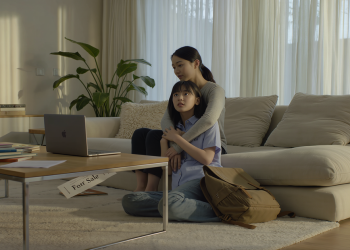 Woman Raises Younger Sister For Years Then Refuses To Return Her To Dad Over Shared Bedroom