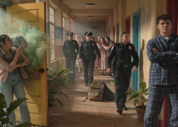 Tourists Ignore Warnings, Fill Building With Smoke, Then Face Shocking Fate Hours Later