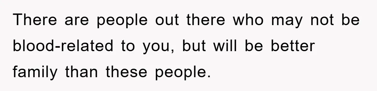 Guy Draws The Line After Realizing His Family’s ‘No Gift’ Rule Doesn’t Apply To His Sister There are people out there who may not be blood-related to you, but will be better family than these people.