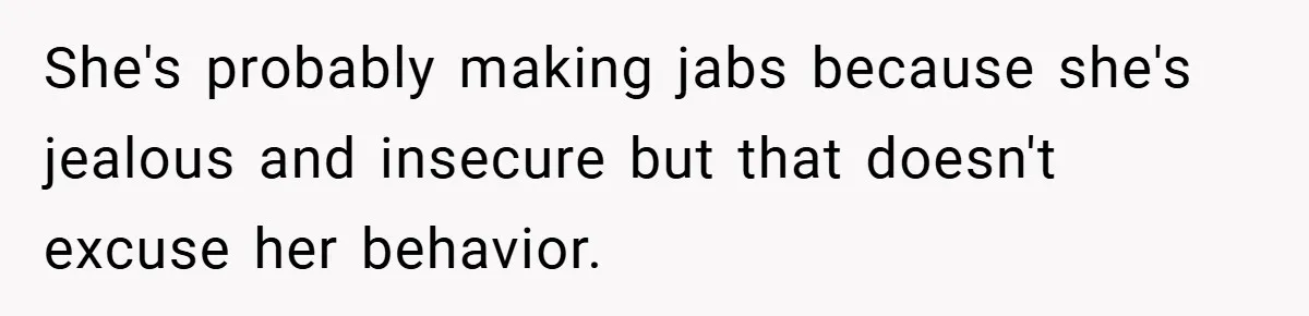 A Woman Finally Snaps After Her “Friend” Publicly Humiliates Her Over Her Body She's probably making jabs because she's jealous and insecure but that doesn't excuse her behavior.