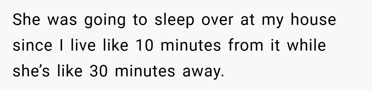 Woman Shows Up 6 Hours Late, Gets Mad When Best Friend Refuse To Let Her In She was going to sleep over at my house since I live like 10 minutes from it while she’s like 30 minutes away.