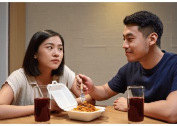 Woman’s Romantic Dinner Turns Ugly When Boyfriend Uses “I Paid” as Power Woman’s Romantic Dinner Turns Ugly When Boyfriend Uses “I Paid” as Power