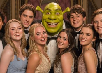 Photographer Gets Asked To Edit Prom Photos For Free, So She Add Shrek To Every Shot Photographer Gets Asked To Edit Prom Photos For Free, So She Add Shrek To Every Shot