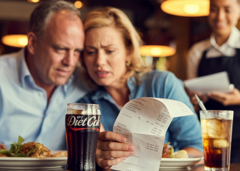 Customer Complains About $2.75 Iced Tea, Server Corrects The Bill And They End Up Paying More Customer Complains About $2.75 Iced Tea, Server Corrects The Bill And They End Up Paying More