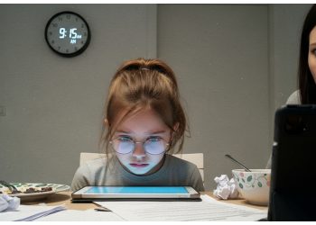 "Karen" Mom Erupts After Teacher Tells Overwhelmed 8-Year-Old "Life Isn't Fair" “Karen” Mom Erupts After Teacher Tells Overwhelmed 8-Year-Old “Life Isn’t Fair”