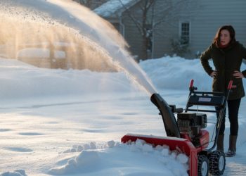 Woman Refuses To Pay For Shoveling, So He Uses A Snowblower To Teach Her A Lesson Woman Refuses To Pay For Shoveling, So He Uses A Snowblower To Teach Her A Lesson