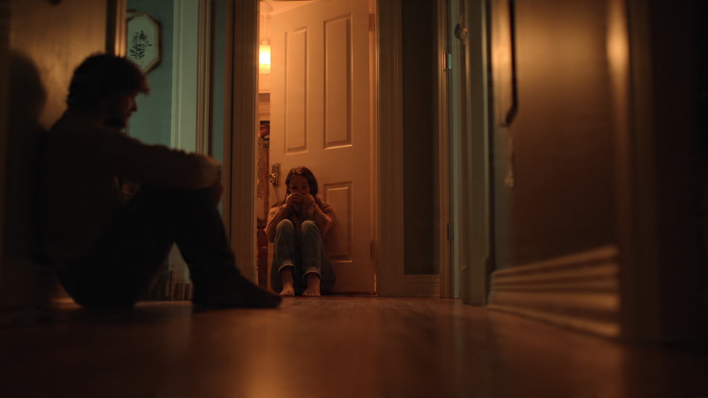 Man Takes Newborn From Sleeping Wife, Internet Urges “Call a Doctor, Not Reddit"