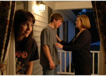 Bullies Made an Emo Kid Cry, So She Called Their Moms For Revenge