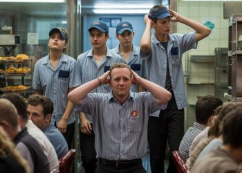 Manager Threatened To Fire Employees For Helping Out, They Leave Her Alone With Customers