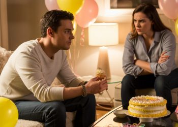 Man Refuses To Eat Girlfriend’s Cake After She Throws A Surprise Party And Disrespects His Mom’s Gift