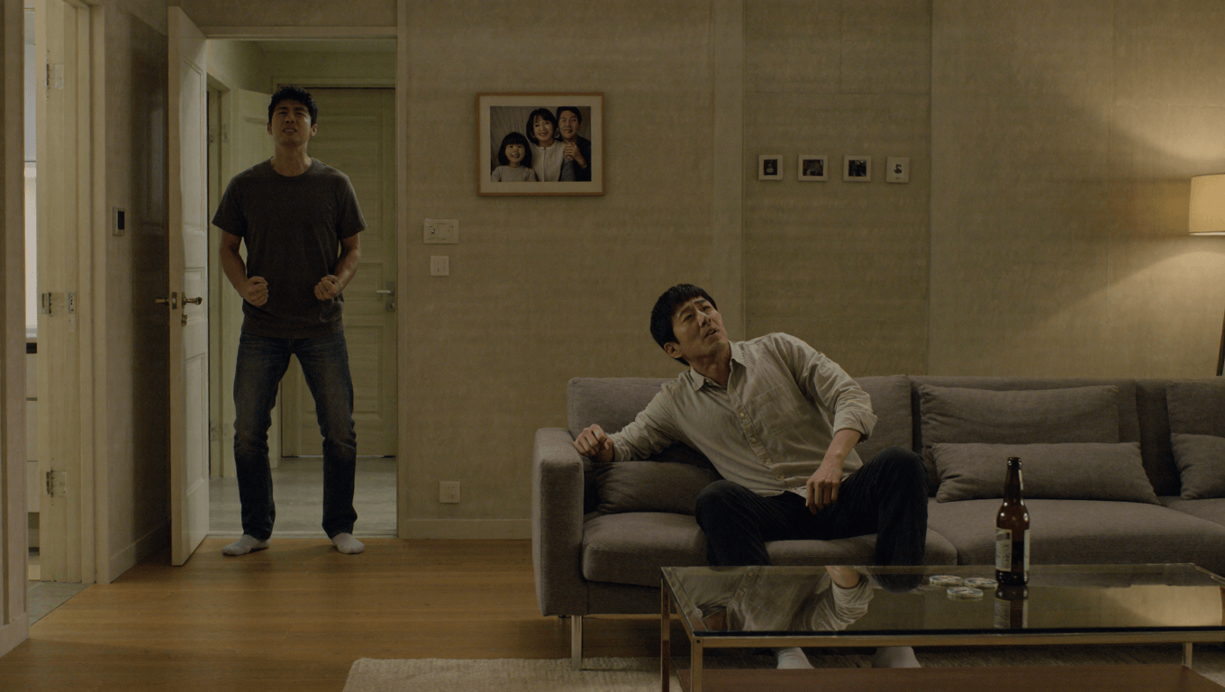 Dad Punches Sister’s Fiancé After Learning How He Treated His Daughter