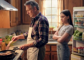 Man Refuses To Give Up Bacon In His Own Home To Please His Vegan Daughter, Is He Wrong?
