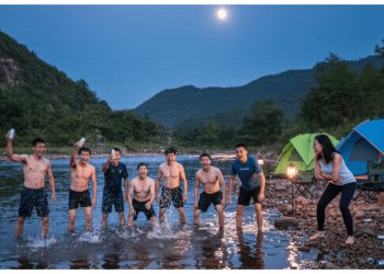 She Called Them ‘White Trash’ After They Swam Drunk, Chaos Ensued She Called Them ‘White Trash’ After They Swam Drunk, Chaos Ensued