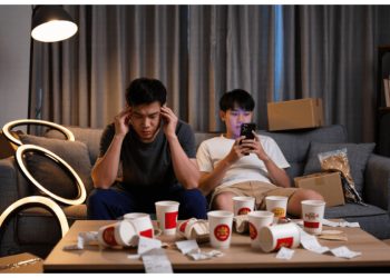 Friend Rejects All Advice Then Blows Cash, Man Says He’s Choosing Poverty