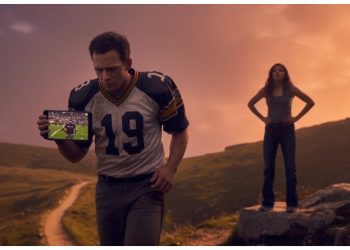 Man Leaves Girlfriend Stranded on Mountain So He Won’t Miss Football Game