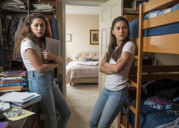 Teen And Her Twin Sister Demand Separate Rooms, Parents Claim It’s Unnecessary