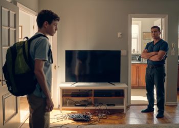 Dad Sells His Teen Son’s Christmas PS4 To “Protect His Grades,” Brother Explodes And Family Turns Against Him