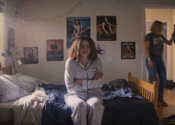 Middle Child Yells At Eldest Sister To Leave The House, Mom Completely Lets It Slide For Concerning Reason Middle Child Yells At Eldest Sister To Leave The House, Mom Completely Lets It Slide For Concerning Reason