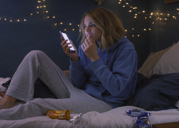 Annoyed Redditor Finally Snaps And Traumatizes Persistent Scammer With One Unforgettable Photo Revenge