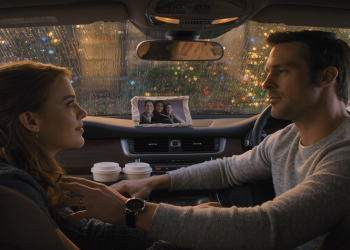 Boyfriend Issues Ultimatum To Critical Mother After She Insults Girlfriend At Family Holiday Gathering