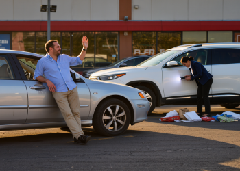 Woman Hits Man’s Car, Denies, So He Makes Her Frantic With Simple Words Woman Hits Man’s Car, Denies, So He Makes Her Frantic With Simple Words