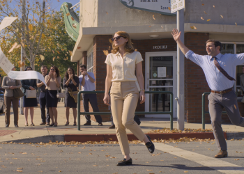 Redditor Saves Stranger’s Cheque From Wind, But Gets Blamed, Calmly Sends It Soaring Into Oblivion