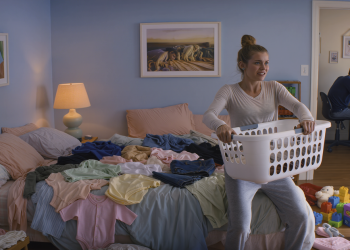 Husband Unfolds Wife’s Hard Work Over One Tiny Laundry Preference And Instantly Regrets