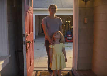 Mom Saves Neighbor Kids From Running Lawnmower But Gets Criticized For Pushing Child Mom Saves Neighbor Kids From Running Lawnmower But Gets Criticized For Pushing Child