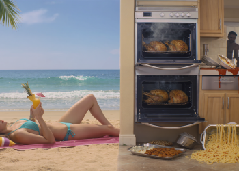 Woman Ditches Cooking Thanksgiving Feast For More Than 30 People To Bask Alone On Florida’s Sun-Kissed Beach