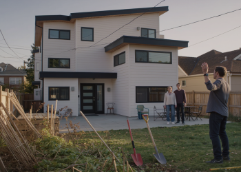 Homeowner Tells Neighbors They Got What They Paid For Over Shaded Garden Mansion