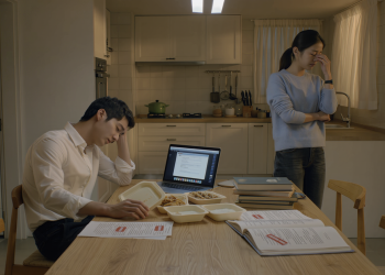 Girlfriend Asks Boyfriends Help With Her Dream Job, He Secretly Applies For It And “Steals” Her Chance