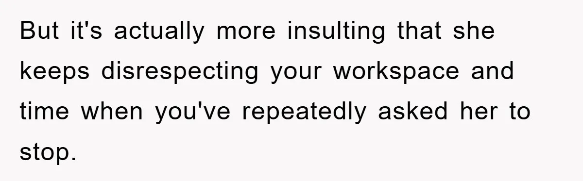 Man Working From Home “Trains” His Wife Like A Cat During Meetings, Internet Divided But it's actually more insulting that she keeps disrespecting your workspace and time when you've repeatedly asked her to stop.