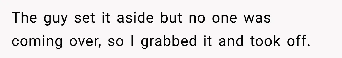 Airport Guard Tries To “Confiscate” Woman’s Empty Bottle For Himself, She Outsmarts Him And Leaves Him Fuming The guy set it aside but no one was coming over, so I grabbed it and took off.