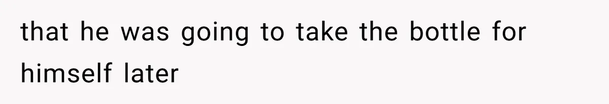 Airport Guard Tries To “Confiscate” Woman’s Empty Bottle For Himself, She Outsmarts Him And Leaves Him Fuming that he was going to take the bottle for himself later
