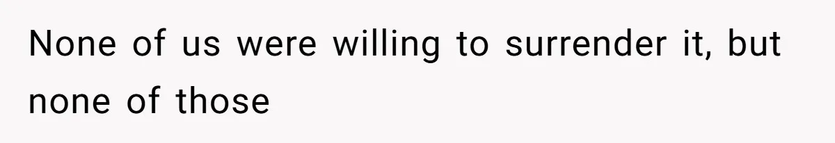 Airport Guard Tries To “Confiscate” Woman’s Empty Bottle For Himself, She Outsmarts Him And Leaves Him Fuming None of us were willing to surrender it, but none of those