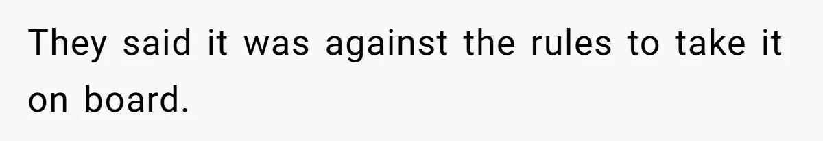 Airport Guard Tries To “Confiscate” Woman’s Empty Bottle For Himself, She Outsmarts Him And Leaves Him Fuming They said it was against the rules to take it on board.