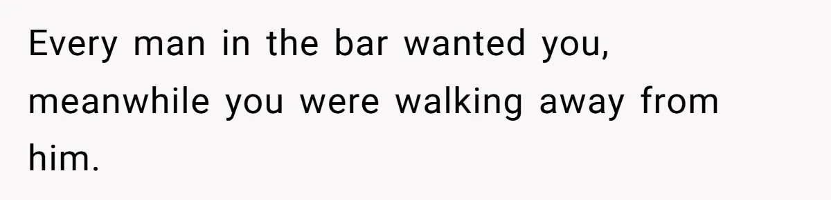 Woman Dumps Date While Looking Like a Supermodel After He Called Her "Lazy" Every man in the bar wanted you, meanwhile you were walking away from him.