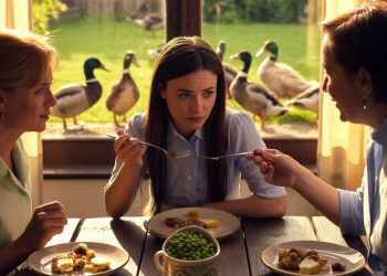 Girl Picks Peas Out Of Her Dinner At A Family Gathering, Mum’s Boss Gets Involved