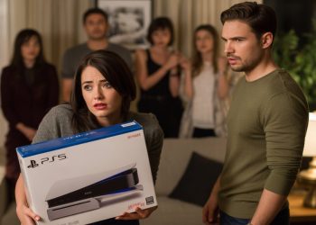 Boyfriend Insults Girlfriend’s Past In Front Of Friends, Shocked When She Leaves With His Gift Boyfriend Insults Girlfriend’s Past In Front Of Friends, Shocked When She Leaves With His Gift