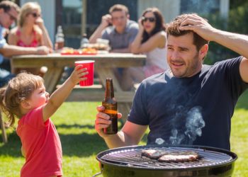 Uncle Lets 3-Year-Old Taste Beer At Cookout, Chaos Erupts As She Won’t Stop Drinking Uncle Lets 3-Year-Old Taste Beer At Cookout, Chaos Erupts As She Won’t Stop Drinking