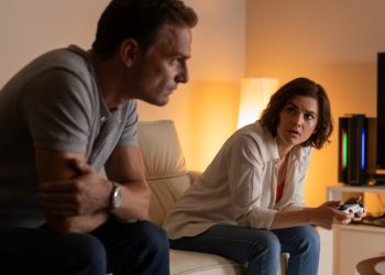 Wife Drops $5K On Gaming Gear, Husband Calls It “Financial Infidelity” And Wants Her To Return It Wife Drops $5K On Gaming Gear, Husband Calls It “Financial Infidelity” And Wants Her To Return It