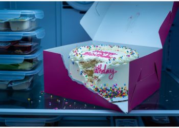 “It Was a Custom Cake!”: Employee’s Meltdown Over Stolen Food Divides The Office “It Was a Custom Cake!”: Employee’s Meltdown Over Stolen Food Divides The Office