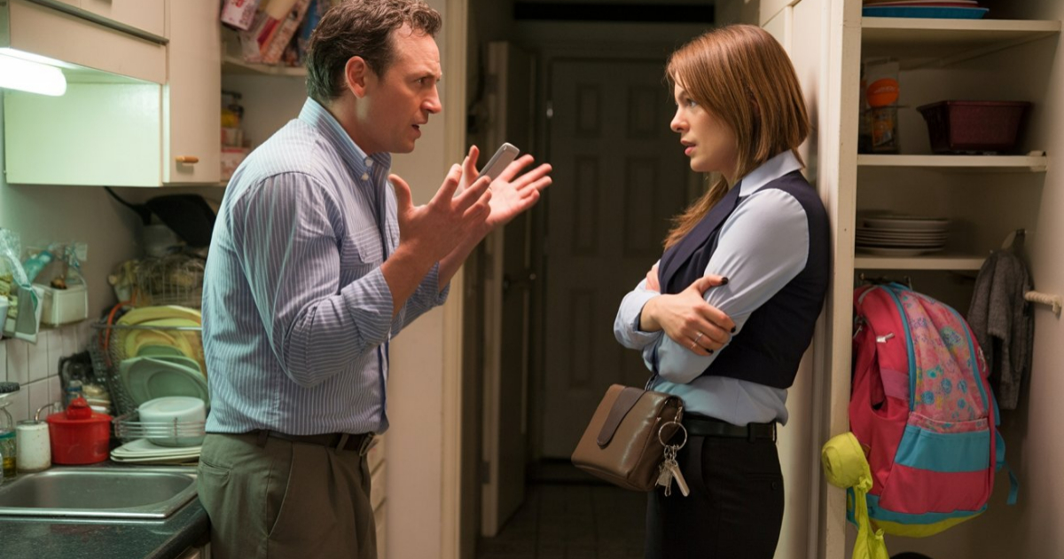 Dad Calls Girlfriend “Selfish” After She Refuses To Skip Her Job Interview To Save His Kids Dad Calls Girlfriend “Selfish” After She Refuses To Skip Her Job Interview To Save His Kids