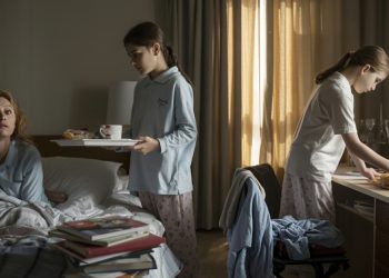 Teen Demands Mom Get Out Of Bed And Stop Mourning After Family Tragedy Teen Demands Mom Get Out Of Bed And Stop Mourning After Family Tragedy