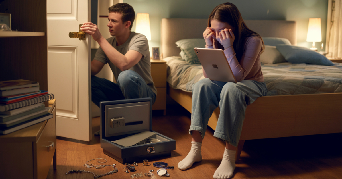 Teen Loses Sister’s Sweet Sixteen After Sister Steals Her iPad And Blames An “Accident”