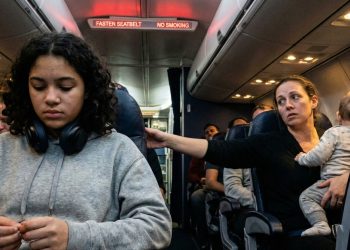 Teen Refuses to Swap Seats After Paying Extra to Sit Near Her Family